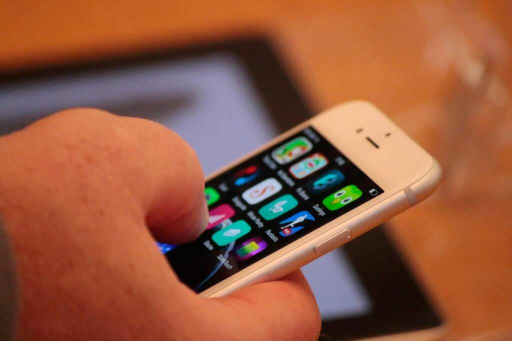 Man Injured After New Iphone Explodes In His Pocket News Khaleej Times