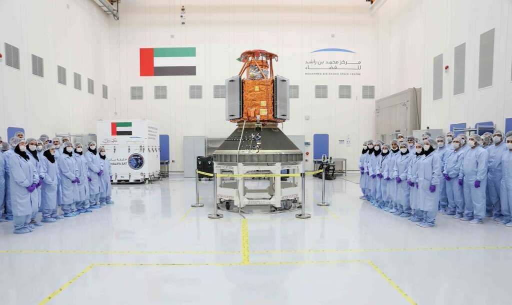 United Arab Emirates satellite crashed ile ilgili gÃ¶rsel sonucu