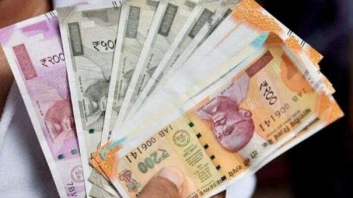 Indian Rupee Hits 19 27 Vs Uae Dirham News Khaleej Times