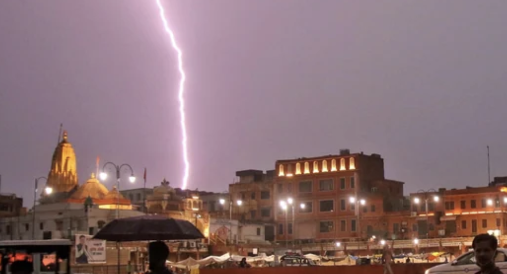 India: Lightning strike kills 11 tourists taking selfies in Jaipur - News |  Khaleej Times