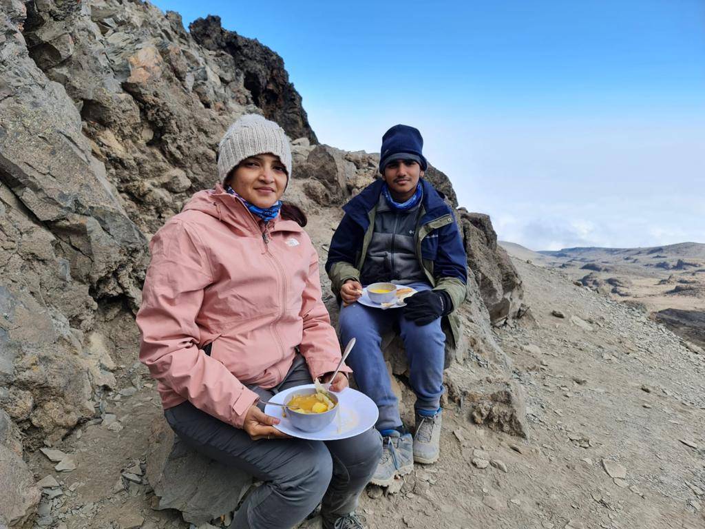 UAE: 14-year-old Indian boy is the youngest expat to reach the highest peak in Africa-News