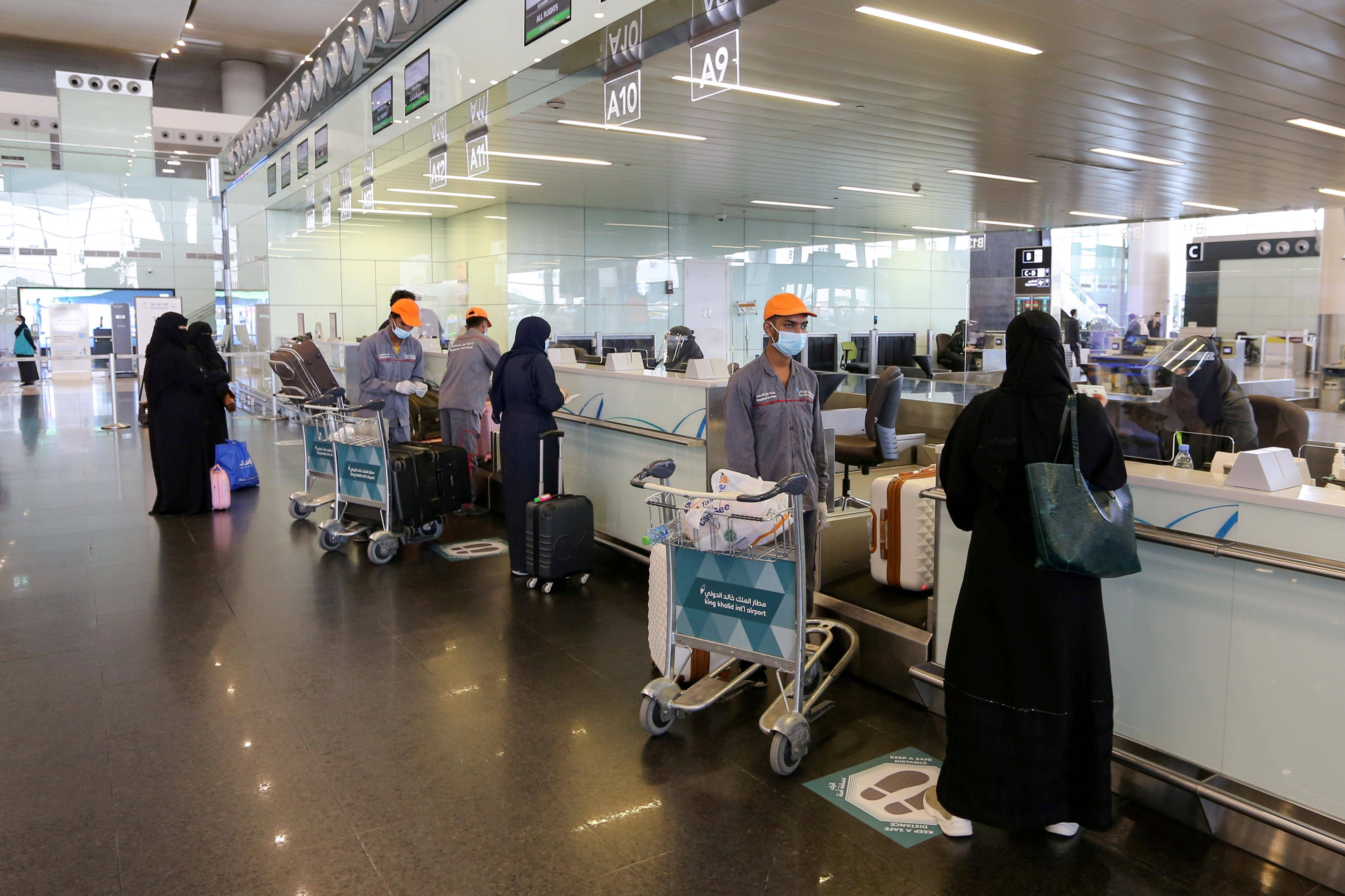 Covid 19 Saudi Arabia Offers Free Visit Visa Extension For People Of Countries Facing Travel Ban News Wwc